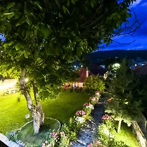  Bed & Breakfast Bujtina Shkodrani Albanië